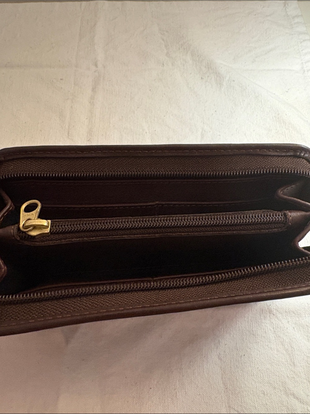 Brown Handcrafted Leather Zip Wallet, made in Bolivia - Picture 2 of 12